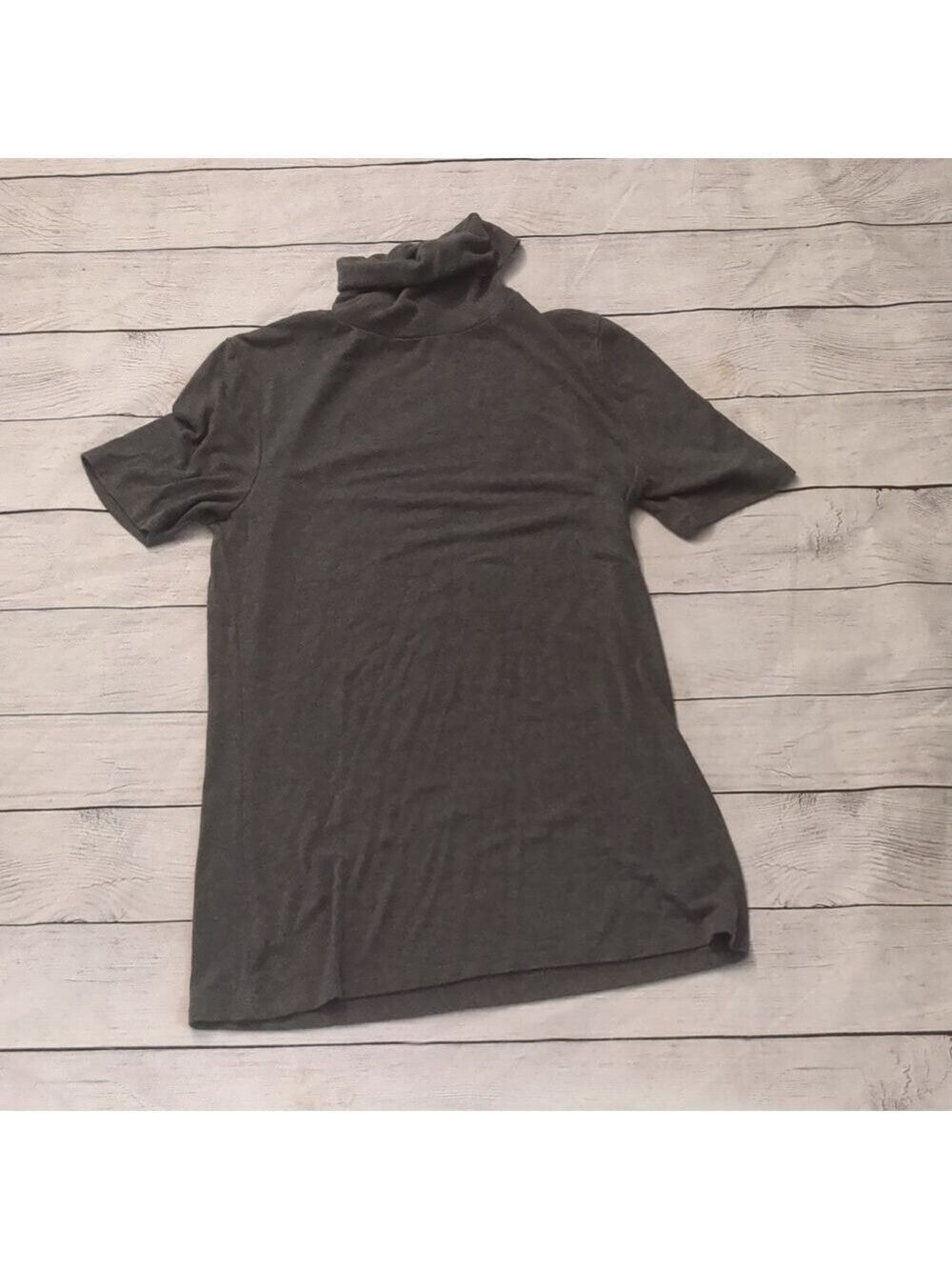 Theory gray short sleeve turtleneck size small